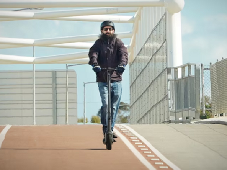 Discover the Portability of a Modern E Scooter Folding Ride