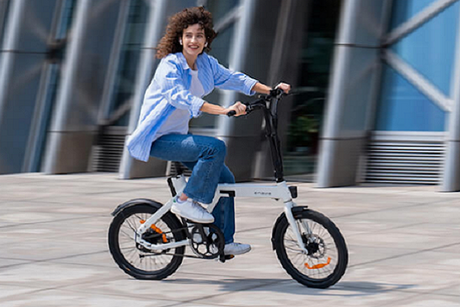 a woman ride ENGWE p20