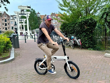 a man ride engwe P20