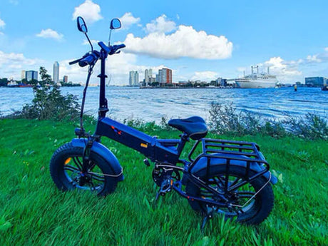 engwe e-bike on the grass 